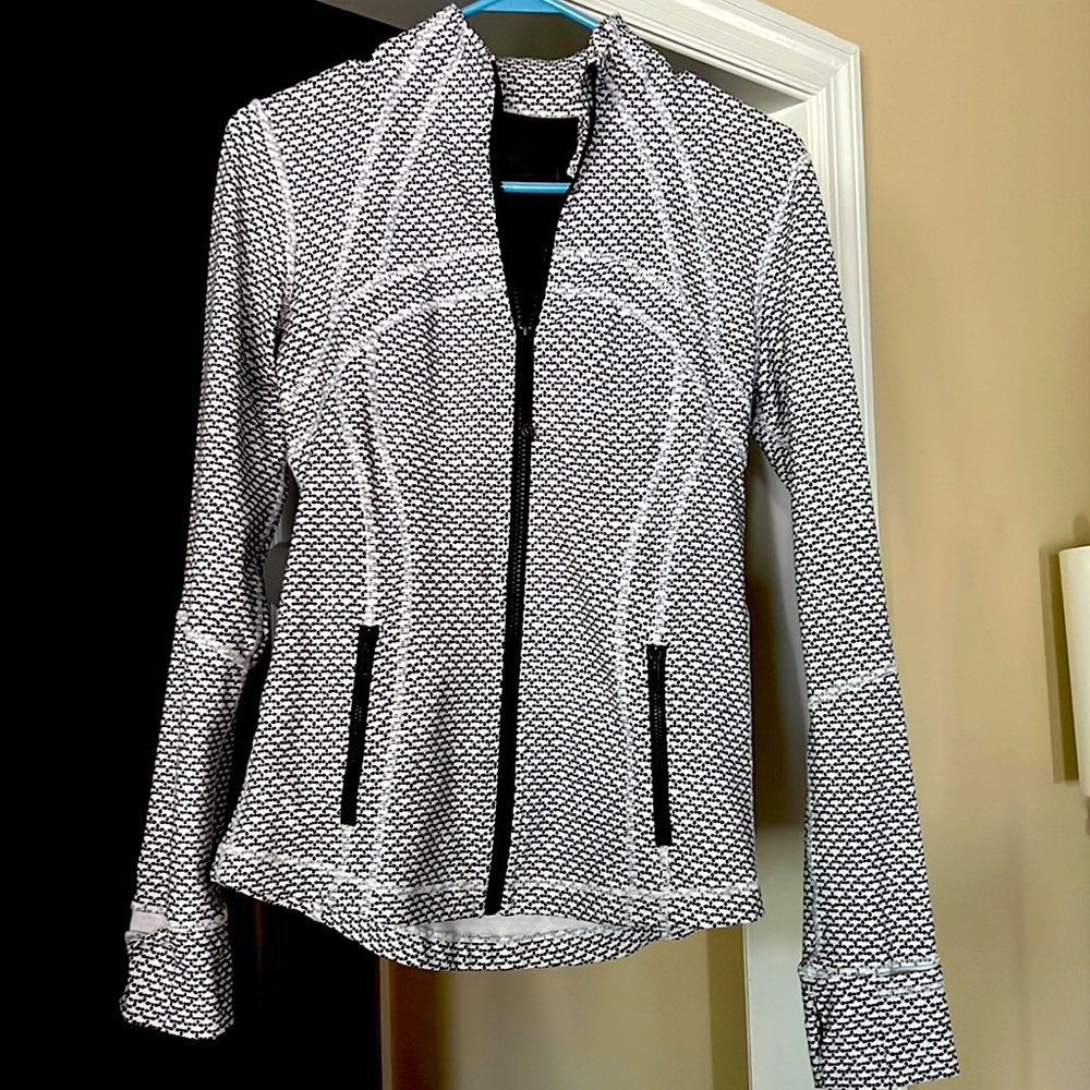 Lululemon jacket size 8.